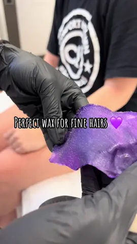 This wax works perfect on those fine hairs 💜 #fyp #waxingvideo #waxing #estheticianlife #estheticiantiktok #waxing #satusfyingvideos #waxreview #beforeandafter #educationalpurposes #results #fortworthwaxer #dfwaxer #dfwskincare #fortworthesthetician #bodywaxing #brazilianwax 