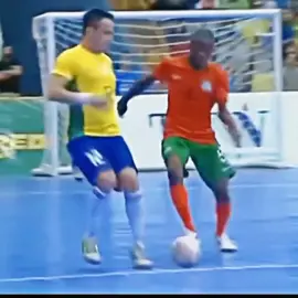 O melhor jogador de futsal de todos  #falcao #futsal #skills #fly 