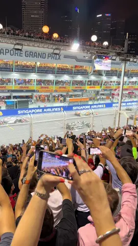 Start of the 2023 Singapore Grand Prix @Formula 1 #singaporegp #singaporegrandprix #formula1 #racing #carlossainz #ferrari #raceday #mercedes #f1 #f1tiktok 