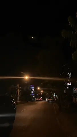 hujan hanya membasahi bukan melindungi, dan aku hanya mencintai bukan memiliki #overlaylyrics #jawabagiancidro #jawapride #xyzbcafyp #galaubrutal 