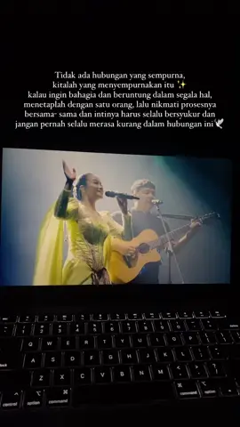aku sayang, tapi aku engga punya energi lagi...  ditinggalin emang sakit, tapi ngeladenin orang yang bilang sayang, tapi gak sesuai dengan kelakuannya itu jauh lebih sakit!! kita memang bukan pasangan yg bisa ditebak, terkadang kita terlihat baik2 saja, tapi pada kenyataannya tidak seperti itu, karena terkadang kita saling mendiamkan.. 