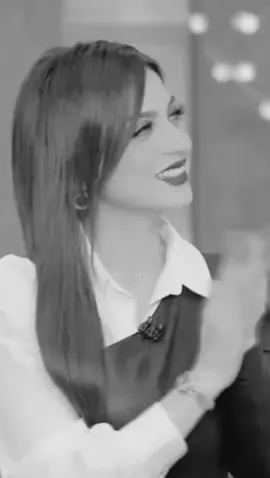 انا هعمل فيك جميل #ياسمين_نيازي #قليل_الحيله #arabicsong #arabicmusic #arabicsongtiktok #arabicsongtrending #samdayoub #fyp @ياسمين نيازي 