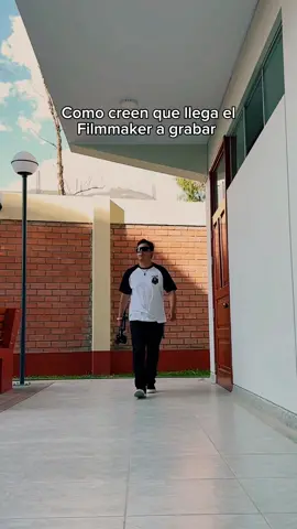 Nada es lo que parece xd 📹          #filmmaker #humortiktok #fotografia 