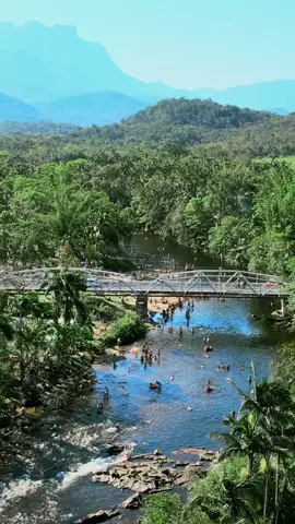 Um pedacinho da cidade onde eu escolhi morar daqui pra frente. Pelo menos até que os planos mudem né 😅 Morretes no Paraná. Conhecida pelas suas montanhas, rios em abundância, passeios de trem e uma culinária típica. Umas das cidades mais antigas do Brasil. Você já conhece? #Morretes #Parana #Turismo #PasseioDeTrem #MariaFumaça #MataAtlantica #Destinos #Viagem 