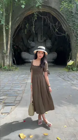 For your gorgeous zoo fit inspo ✨ Luna Dress yang simple tapi gak pernah gagal bikin kamu terlihat feminine! Bisa kamu dapetin under 260k aja 👀 Grab it now! #simplyseven #simply7 #OOTD #fyp #dress #live 