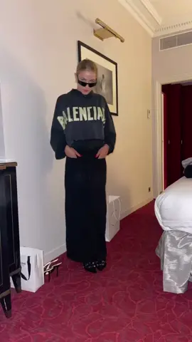 Paris est mon amour 🇫🇷 #paris #parís #parisfrance #parisvibes #parisstyle #parisianstyle #parisianblogger #parisianstreets #parisianfashion #balenciaga #balenciagashoes 