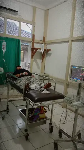 level tertinggi dari rasa sedih adalah ketika orang tua kita terbaring atau dirawat dirumah sakit.. #cepatsembuhibu