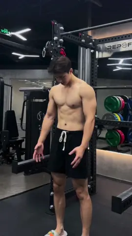 cowok ganteng ngegym #fitnessmotivation #cowokgym #cowokganteng #fakbody #GymTok #cowokglowing #skincarecowok 