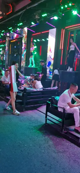 Bui vien walking street at night #walkingstreet #walkiing #saigon #hochimimhcity #hochiminh #vietnam #travel #traveltiktok #travellife #fyp #fypシ #fypシ゚viral #buivien #buivienwalkingstreet #buivienstreet #redlight #redlightstreet #streetdance #streetdancevietnam #dancing #dancinggirls #livedance 