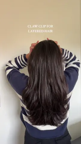 CLAW CLIP FOR LAYERED HAIR! #hairstyle #hairstyletutorial #clawcliphairstyles #clawcliphairstyle #hairideas #hairtutorial #hairtiktok 