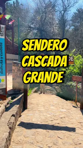 🌲 SENDERO CASCADA GRANDE 💧  📍El Sendero Cascada Grande, se encuentra en La Cumbrecita, conocido por ser el único pueblo peatonal del país. Desde el poblado se puede emprender el sendero  🚶🏽 Se trata de una senda escalonada, en ascenso, dentro del bosque de pinos, tiene una extensión de 500 mts. y un desnivel positivo de 30 metros para llegar a la vista frontal de la cascada ⏱️ Lleva entre media hora y una hora llegar al mirador, dependiendo el ritmo que lleven. Fundamental el calzado y ropa cómoda ya qué hay tramos irregulares  🌲 Al llegar al mirador se puede descender hasta la cascada, pero no hay un sendero demarcado, sino que bajo la propia responsabilidad se debe bajar por las piedras. Todo el mundo lo hace, pero no está demás la recomendación de tener cuidado  📈 El sendero es de dificultad media y NO es apto para mayores adultos, embarazadas y personas con alguna dificultad motriz  🌲La entrada a La Cumbrecita es libre y gratuita. Mucha gente cree que no, porque en realidad lo que se cobra a los visitantes es una tarifa por el estacionamiento del vehículo en caso de NO alojarse en el pueblo ¿Que dicen? ¿Se animan a hacerlo? #lacumbrecita #sierrasdecordoba #calamuchita #turismocordoba #amocba #lacumbrecitacordoba #cordobaargentina #cordobaturismo #traslasierra #turismoargentina  Que hacer en Cordoba Turismo cordoba  Sierras de cordoba  Calamuchita cordoba  La cumbrecita Senderos y trekking 