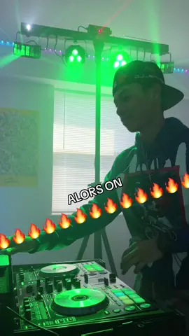 new angle‼️ #dj #mashup #britneyspears #stromae #transition #party 