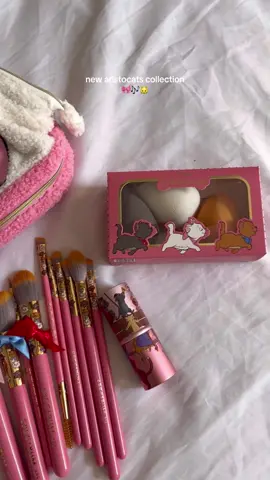 new aristocats makeup collection from @Spectrum Collections 🎀🎶  #disney #aristocats #makeupunboxing #asmr 