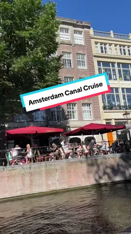 A canal cruise in #Amsterdam offers a wonderful opportunity to explore the city's beautiful waterways and soak in its rich history & culture. Here's what you can expect to see and experience during a typical canal cruise 🇳🇱☀️⛵️#amsterdamcanalcruise 
