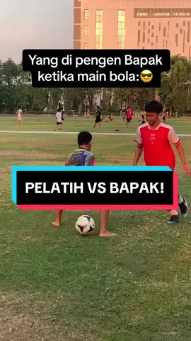 Pelatih pengennya simpel, bapak pengennya skill ngelwatin semuanya🤣 Bener ga le? #JnrSoccer #Orasepele #OlahragaTiktok #OlahragaTiapHari #Football #SepakBola 