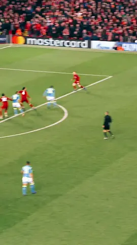 Alisson Becker’s match-defining save vs Napoli back in 2018 🧤 #lfc #shorts #alisson 