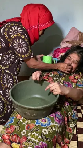 6 saudara kandung ini menderita Parkinson, bahkan 3 diantaranya sampe lumpuh. Bantu mereka yuk, link donasi di bio yaa #Parkinson #fyp