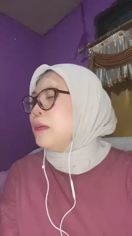 Bahkan aku lebih sering mendoakan umurmu panjang dibandingkan mendoakan diriku sendiri. Bapak, hiduplah lebih lama di dunia. Terus temani aku yaa. Hanya bapak alasanku masih mau melanjutkan hidup dan mimpiku di dunia. Aku akan berusaha dan selalu terus berdoa supaya kita selalu bahagia ya. Aku kakak bapak bahagia di dunia, mama bahagia lihat kita dari surga. #VoiceEffects #cover #coversong #yangterbaikbagimu #adaband #fyp #viral #covergalau #ayah #laguhits 