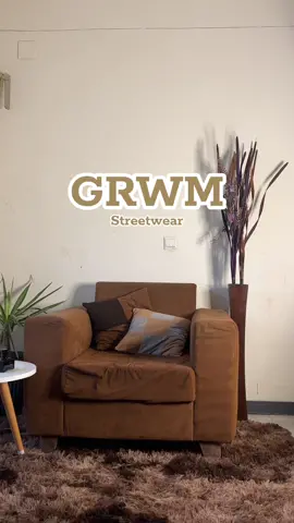 White hoodie goes with everything🤌🏽🤌🏽 #fashion#inspooutfit 