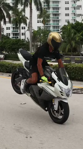 Mobbin on the GSXR #lowfrophotography #lowfro #gsxr #gsxr1000 🎥 @YOUTUBE BROWARD CHAZ 