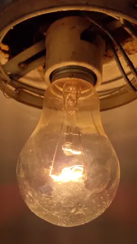 Como funciona lâmpada incandescente. #lampada #InstalaçõesElétricas #lampadaincandescente #eletricista #eletricidade 
