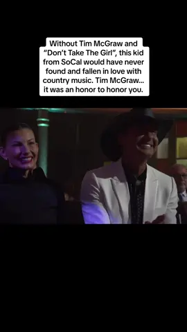 @Tim McGraw… it was an honor to honor you. // @ACM Awards #ACMhonors #donttakethegirl #timmcgraw #countrymusic 