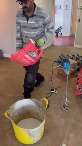 Floor prep before the flooring is placed🫡 #screeding #SmallBusiness #viral #flooringinstaller #foryoupage 