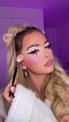 Clearing out the drafts 💕  #makeup #makeuptutorial #wingedliner