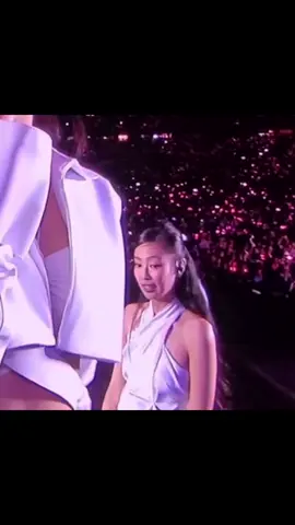 saw this somewhere 🤣 jensoo admiring lisa ✨ #blackpink #jisoo #jennie #lisa #jensoo #blackpinkinsanfrancisco #woshingshi #tally #blackpinktally #bornpinkworldtour #kpop #kpopfyp #blackpinkfunny 