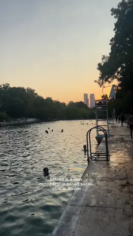 Rise and shineeee!! Tag a friend in the comments who you’d want to cold plunge with… cus a 7:30 am dip into barton springs is ALWAYS a good idea!  @saloon is hosting a cold plunge at Barton Springs on Friday the 22nd at 7:30am followed by some pumpkin cold brew on the back lawn! You can find the RSVP link in their bio!  #socialevent #atx #austin #austintexas #thingstodoinaustin #austintiktok #atxlife #bartonsprings #coldplunge #pumpkincoldbrew #activitiesinaustin #atxcommunity 