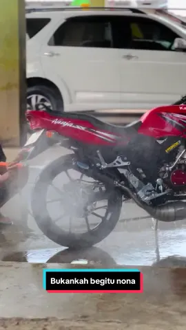 Mandi dulu baru nongkrong😍#ninjassmerah #2strokeindonesia #2takjepara #2stoke #ninjass #fypシ 