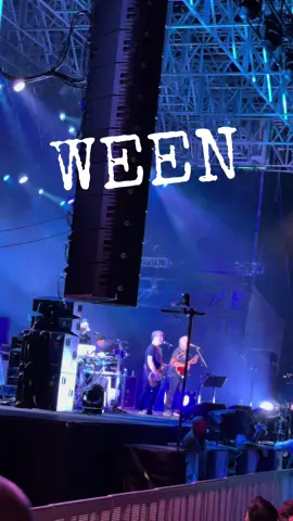Ween “Ocean Man” 🪼🦐🦞🐠 9.14.23 at Pier 17, NYC #Ween #joemadphoto #weenwednesday #weentok #rooftoppier17 #nyc #concert #oceanmanween #davedreiwitz #mickeymelchiondo #aaronfreeman #deanween #geneween 
