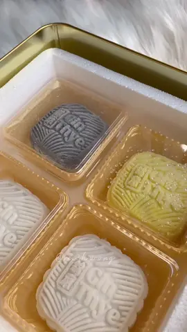 Gin Thye Sknowskin Durian Mooncake is ❤️ Click the yellow basket to pirchase! #ginthye #ginthyesnowskindurianmooncake #ginthyemooncake 