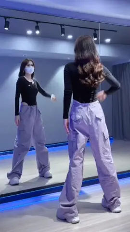 mọi người vào phần trưng bày sản phẩm nhé. #tiktokdancer #meilingfashion 