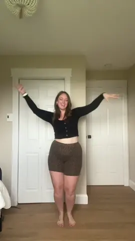 ENJOY YOUR BODY!!!  And for all my ladies who still have a tummy without having kids… the tummy is STILL BEAUTIFUL.  #midsize #tummytime #midsizefashion #positivity #bodypositivity #bodypositive 