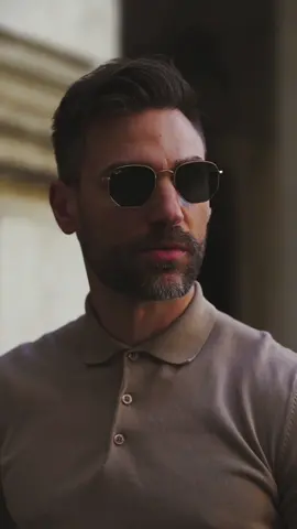 OOTD - Street style with my bag @indiancobbler 👜 For my little trip during the week is very comfortable and very fashionable. I love the color and the style, it goes perfectly with my look. Do you agree with me?  Save comment and share with your friends 😉 #bag #weekender #travel #menstyle #menfashion #OOTD #ootdfashion #casualstyle #casual #StreetStyle #streetwear #trendmusic #trending #trendvideo 