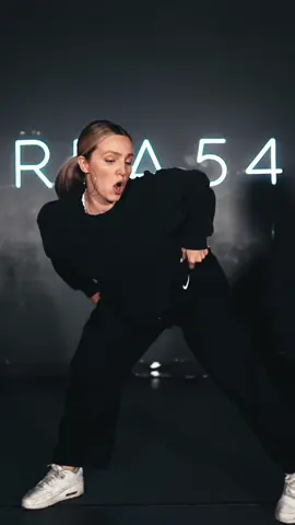 baby boy’s first time in the freestyle circle and he did not disappoint👶🏽🕺 • #AREA54 #nashville #hiphop #dance 