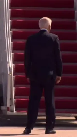 Day 4/Dia 4 . . . . #joebiden #biden #fall #stairs #president #funny #meme #explorepage #explore #fypシ゚viral #foryoupage #foryou #fyp 