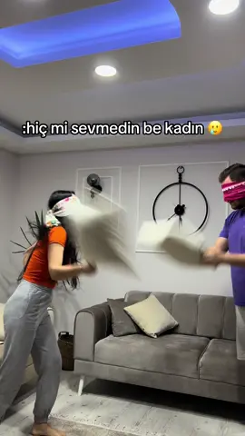 Şakaydı aşkım 🤓 sevmez miyim 😅❤️#sesefektleri #fyp #keşfetteyiz #komedi #sevgilivideolari #karıkocaakımları 