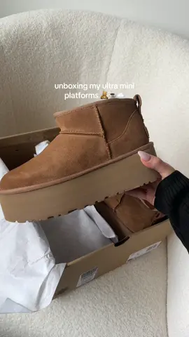 Unbox my chestnut ugg ultra mini platforms! 🧸🍂☁️ im obsessssed you all need these for your autumn winter wardobe #uggultramini #uggplatforms #uggplatformultramini #chestnutugg 