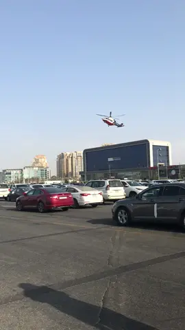 #انقاذ_ #الهلال_الاحمر_السعودي  هذا اليوم في تاريخ 2023/09/20 وقت صلاة العصر  صار #حادث #في #طريق #الملك #عبدالله مقابل #سوق_محمود_سعيد  وبسبب الرحمة لم تستطع الاسعاف اخذ المصابين  وفي لحضات قليلة اتت الهليكوبتر لاخذ المصابين شي #جميل تشعر بعظمة #المملكة العربيه #السعودية_العظمى #طحممه  #93saudinationalday #فعاليات_العيد_الوطني 