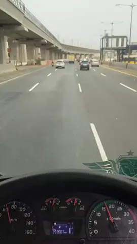 sebuah pengendara sepeda motor nyasar masuk jalan tol tepatnya dari Cawang sampai pondok gede #motornyasar #motormasuktol #fypシ #viral 