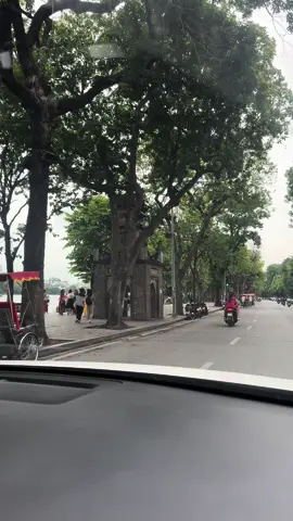 1 buổi sáng trời thu hà nội lượn vòng hồ gươm thấy bình yên quá 😍