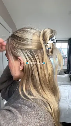 butterfly half up claw clip inspo for autumn 🍂✨ #clawcliphack #halfuphalfdown 