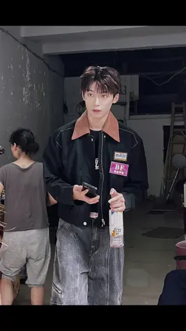 Đến cửa hàng BF bạn không chỉ được ngắm trai xinh gái đẹp mà còn được chụp ảnh chungg #ziyu #xh #fyp #tửdu #梓渝 #douyin #BF #cửahàngBF #viral #đilàm #tudu #thanhxuancoban3 