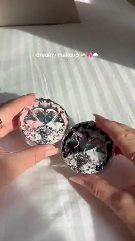 how dreamy are these blushes? 🥹🎀 it hurt a little to swatch them 🥲 This is @FlowerKnows 花知曉 new collection Swan Ballet 🦢 Blushes in shades 05 dreamy season (pink packaging) and 04 pleuche (black packaging)  if you wanna try them link is in my bio 🫶🏻 #dreamymakeup #flowerknows #chinesemakeup #blush #pinkblush #fyp 