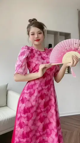 Áo dài tơ 4 tà tay cánh tiên đang làm mưa làm gió shop e ạ 🥰 #aodaiquynhnguyen #aodai #ÁoDàiViệtNam #aodaihoanhi #aodai4tahoanhi #aodai4ta 