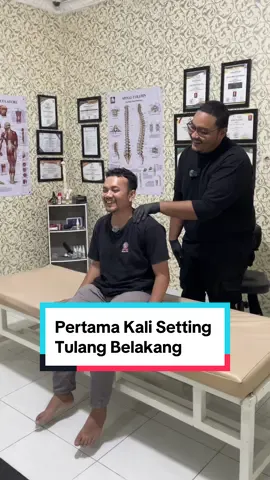 Reservasi dan Konsultasi wa 081378710881 #medan #Indonesia  #reposisi #Reposisibahu #dislocation #chiropractic #terapistroke #terapilistrik  #terapilistrikmedan #terapistrokemedan #kretekmedan #tittar #kretek #fyp #foryou #foryoupage  #tulangbelakang  #reposisitulang #sakitpinggang  #remajajompo  #kretekabalabal #boneadjustment #kusukmedan #kusuksyarafmedan #chiropracticmedan #hansboneandmucletherapy #Sayarafterjepit #asmr #kretekasmr #kriuk #syarafkejepit #syarafterjepit #terapitulangbelakangmedan #terapisyarafkejepitmedan 