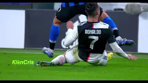 Những tình huống xoạc bóng của Cristiano Ronaldo 🤩 #TikTokFashion #alightmotion #longlili #football #giakien000 #vnfootball_team🔥⚡ #viral #culesvn_team🇻🇳🔥 #khongflop #edit #giakien00 #4k #xuhuongtiktok #trend #ronaldo 