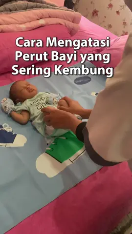Lakukan gerakan ini ketika perut bayi kembung maupun kolik 📈⚠️ #baby #tipsandtricks #tipsbayi #edukasi #edukasikesehatan #edukasitiktok #edukasibidan #bidan #bidanmalang #bidanindonesia #kesehatan #kesehatantiktok #tipskesehatan #tumbuhkembang #tumbuhkembangbayi #fyp 